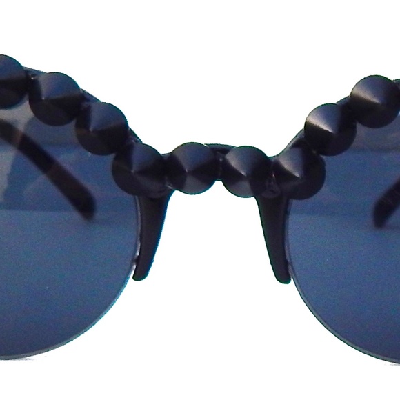PITCH BLACK HEART COCO SUNGLASSES SAMPLES